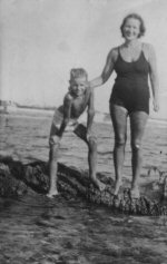 1947 - a Grado con mamma Claudia